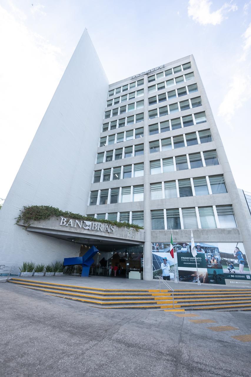 Vista lateral del edificio de Banobras